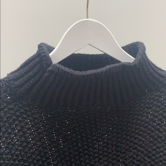 Nearly a turtleneck cable knit sweater - Picture 2 of 3